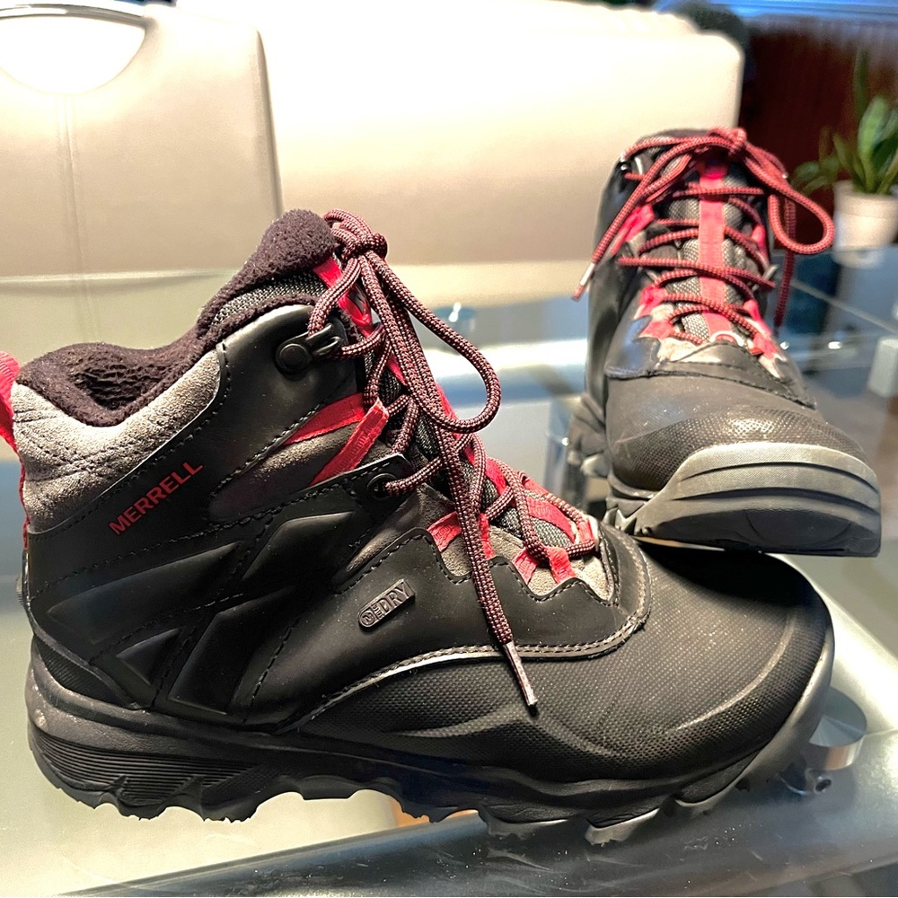 Merrell  WINTER  : Black and Red Outdoor Boots Women